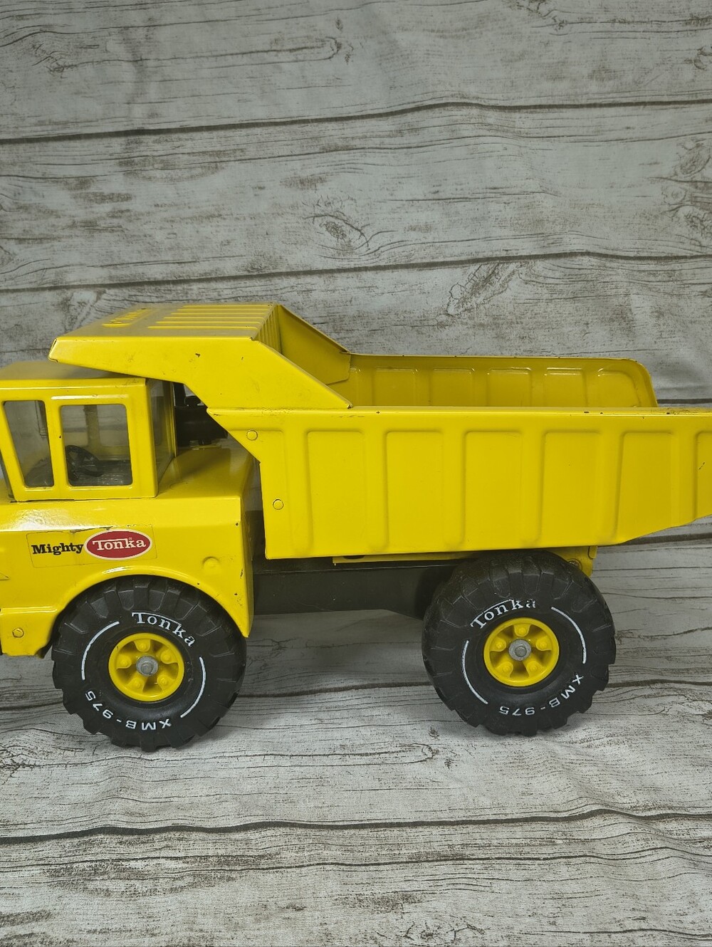 Vintage Mighty Tonka Dump Truck 1970s XMB-975 Yellow All Metal Frame